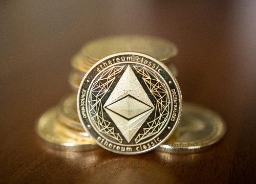 去银行化的困境：加密行业真的能摆脱传统金融束缚吗？