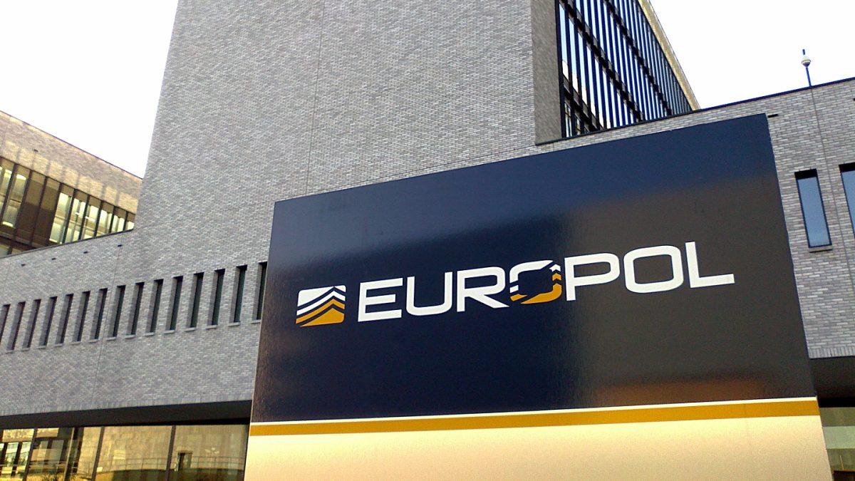 国际行动捣毁加密货币诈骗网络，该网络洗钱超过 8.15 亿美元。