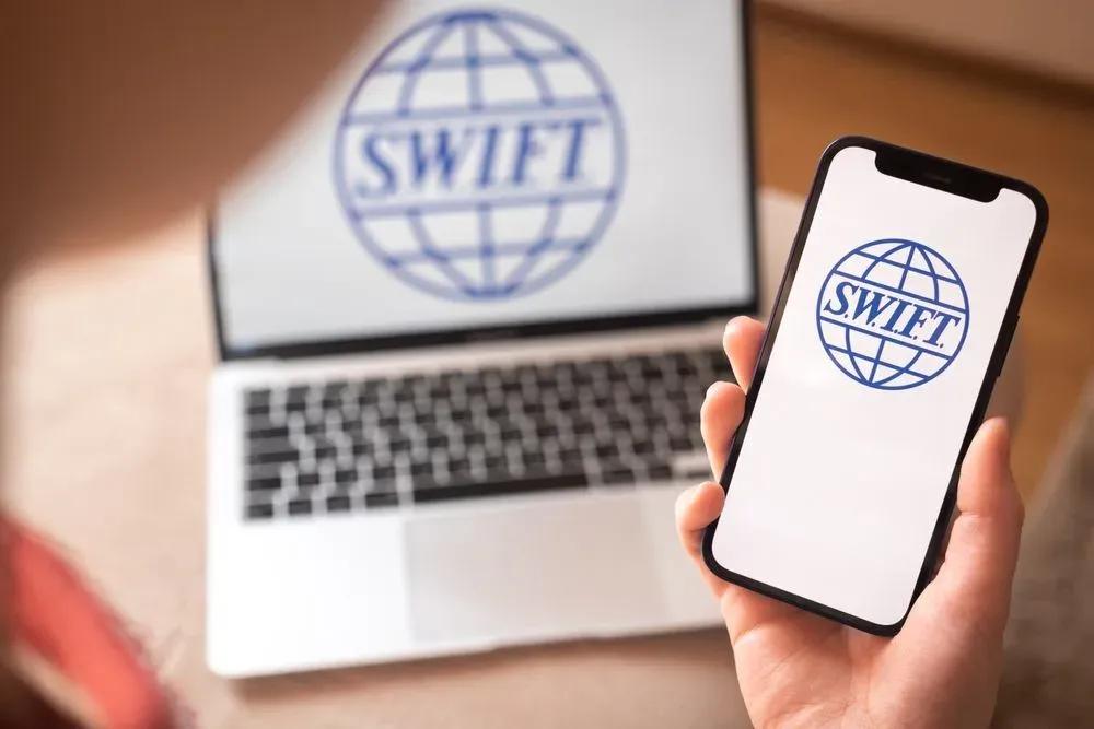 前首席执行官表示，一旦法规制定，SWIFT 将欢迎 XRP